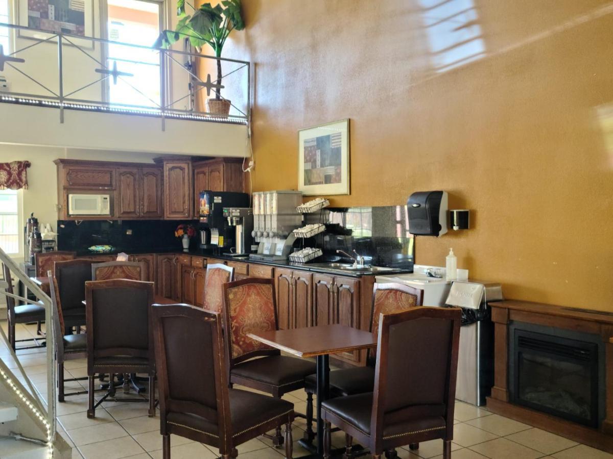 Hotel Budget Host 3*