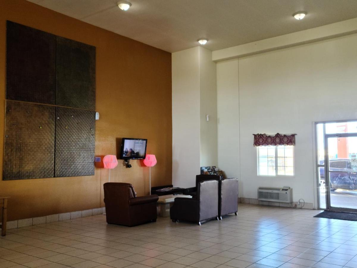 Budget Host Hotel 3*