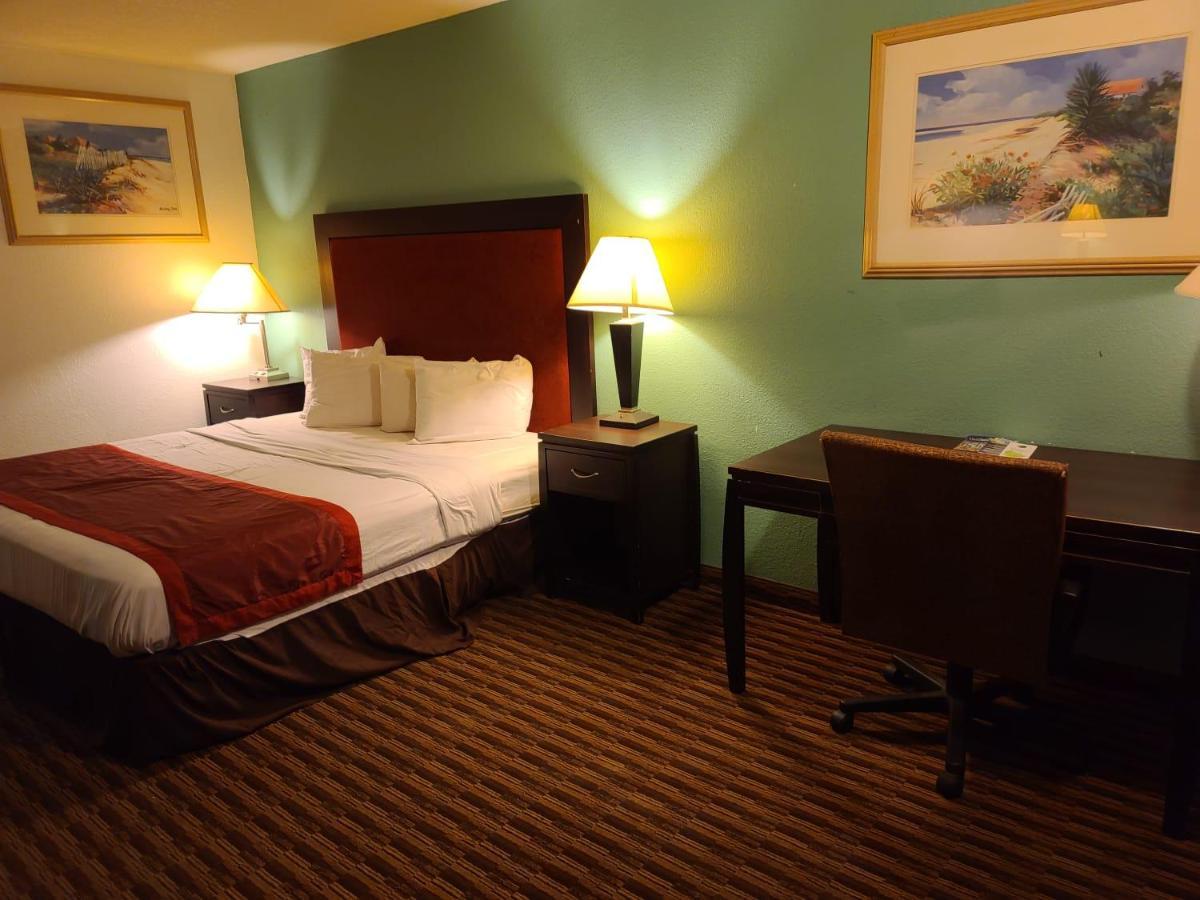 Budget Host Hotel