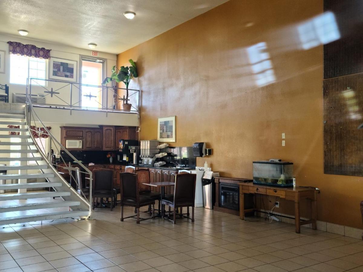 Budget Host Hotel