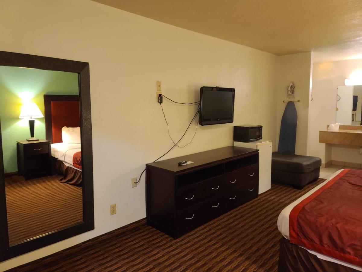 Hotel Budget Host Salina