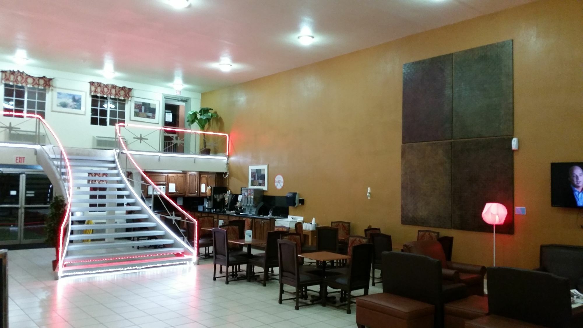 Hotel Budget Host 3*