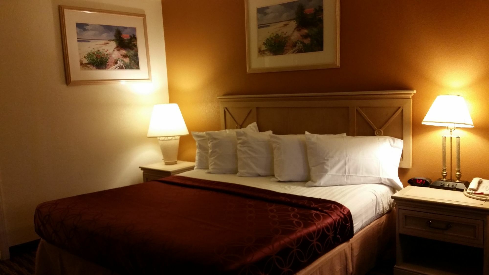 Hotel Budget Host Salina